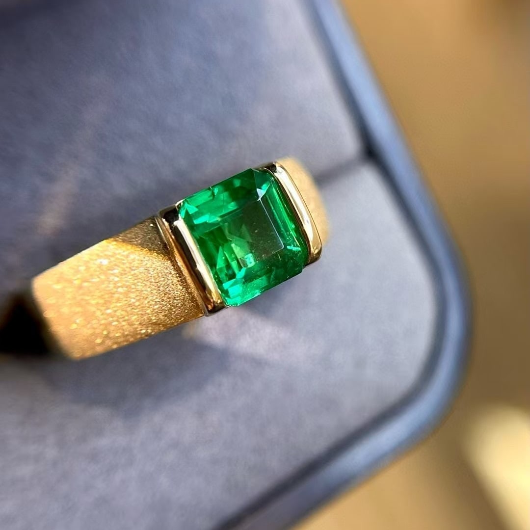 14k Gold 1.65 Ct Vivid Green Natural Emerald Ring - 2