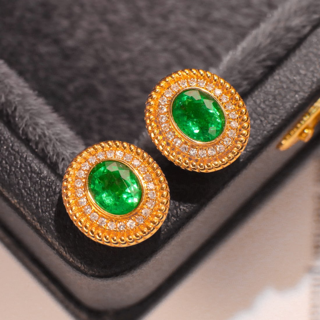 14k Gold 1.15 Ctw Vivid Green Natural Emerald & Diamond Earrings - 2