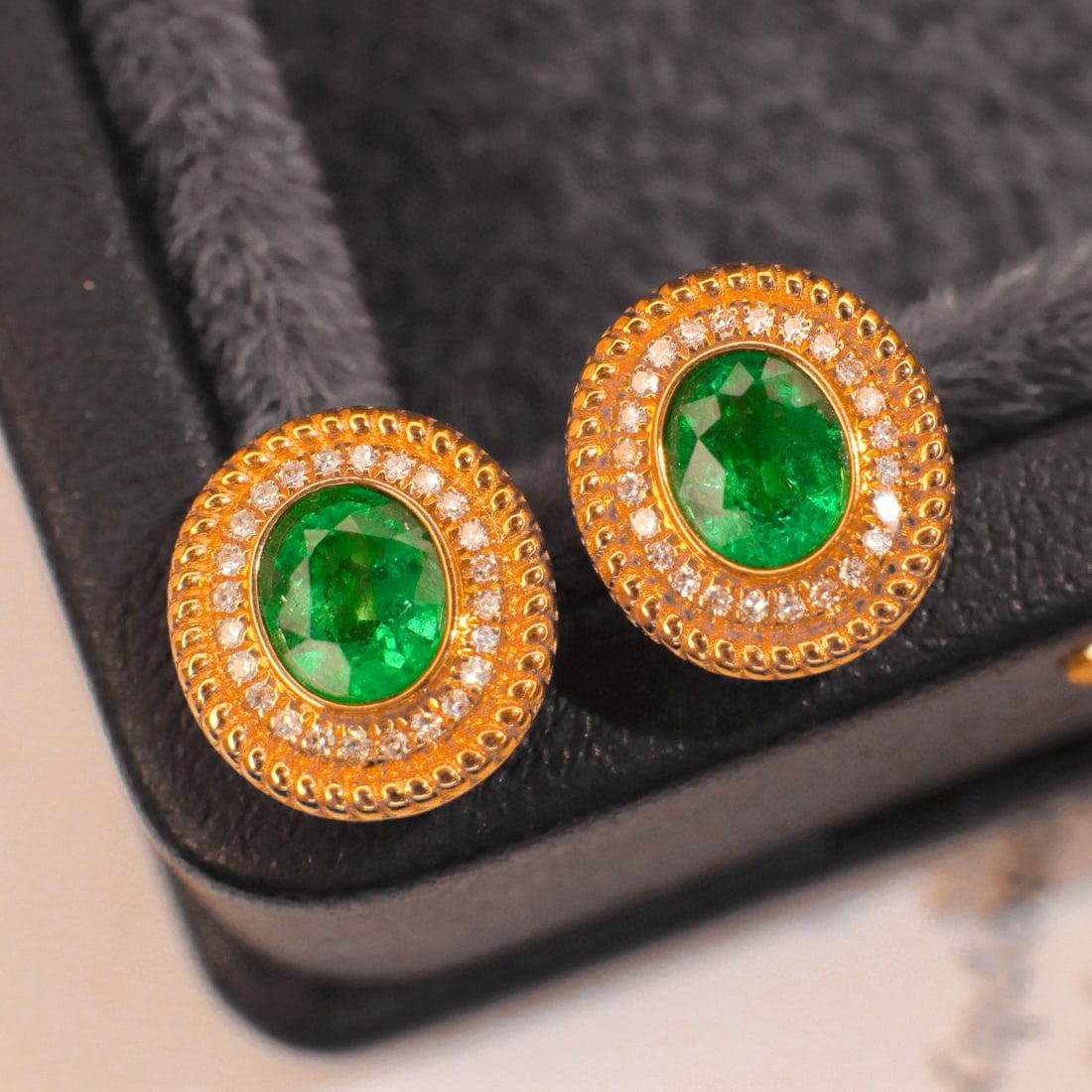 14k Gold 1.15 Ctw Vivid Green Natural Emerald & Diamond Earrings - 3