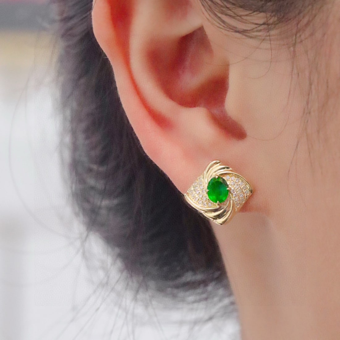 14k Gold 1.18 Ctw Vivid Green Natural Emerald & Diamond Earrings - 5