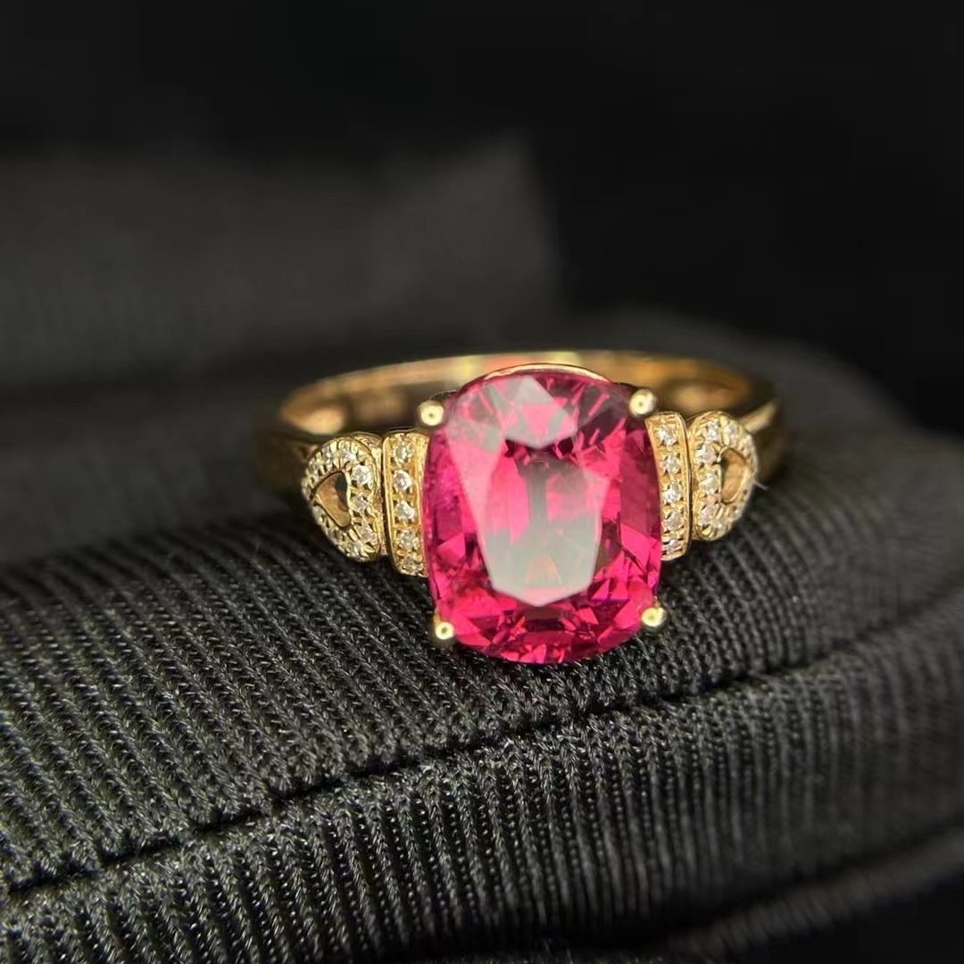 14k Gold 2.92 Ct Natural Tourmaline & Diamond Ring: Ref:230944299 // gold content:14k gold // ring size:7. 25us // // main gemstone:tourmaline // shape:cushion // carat weight:2. 92ct // color:red // treatment:natural // // adjacent gemstone 2 : diamon