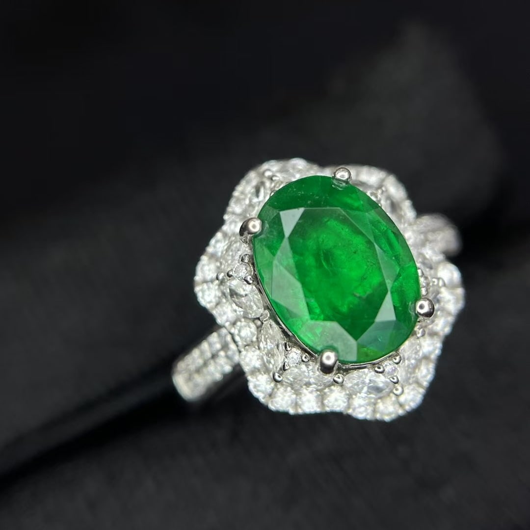 14k Gold 2.35 Ct Vivid Green Natural Emerald & Diamond Ring - 2