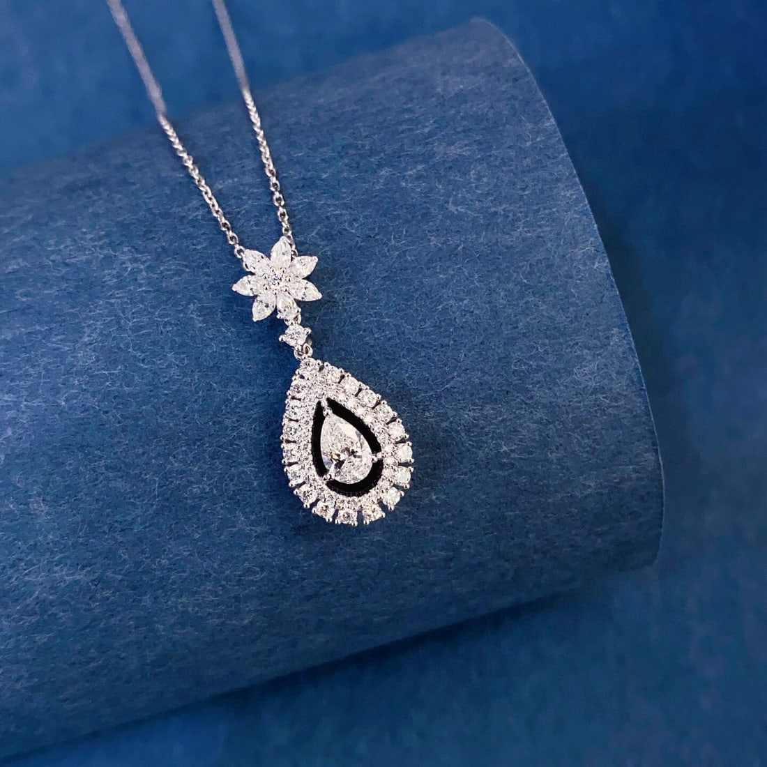 Gia Certified 14k Gold 0.88 Ctw Natural G Vvs2 Pear Diamond Necklace: Ref:230944341 // gold content:14k gold // main gemstone:diamond // certified:gia // shape:pear // carat weight:0. 3ct // clarity grade:vvs2 // color:g // treatment:natural // // adjacent gemstone 2