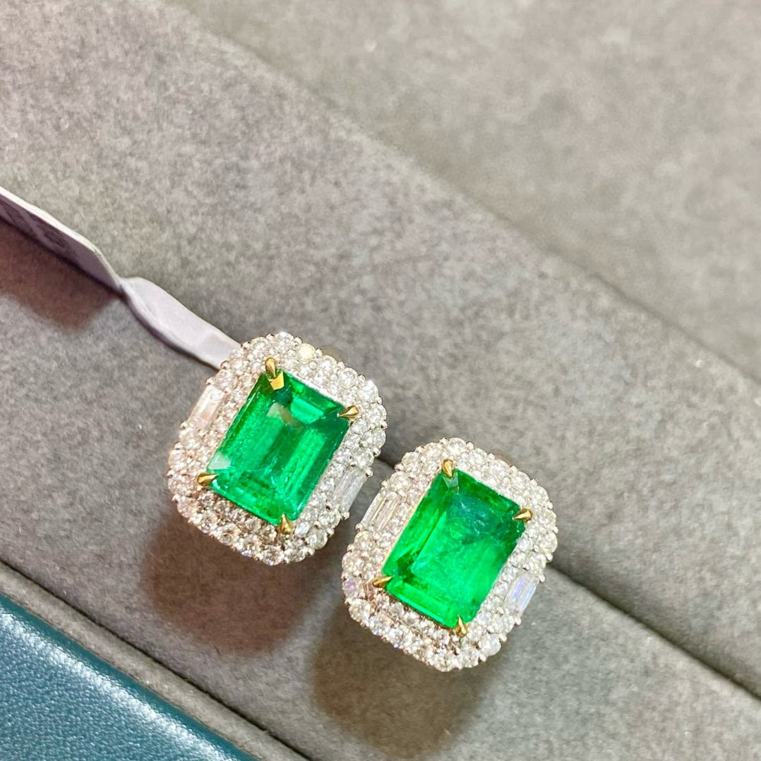 14k Gold 3.75 Ctw Vivid Green Natural Emerald & Diamond Earrings - 3