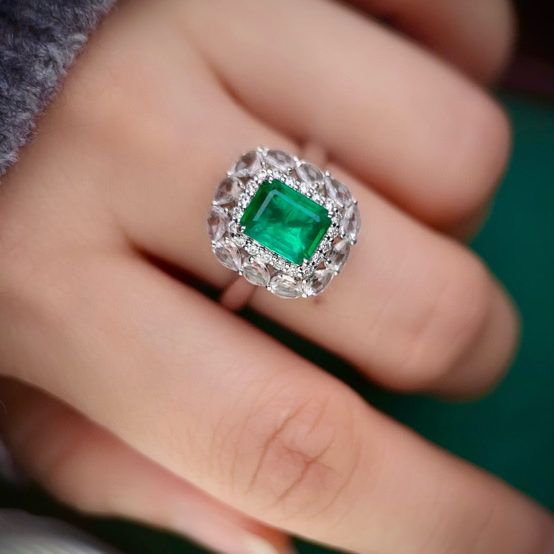 14k Gold 1.4 Ct Vivid Green Natural Emerald & Diamond & Sapphire Ring - 4