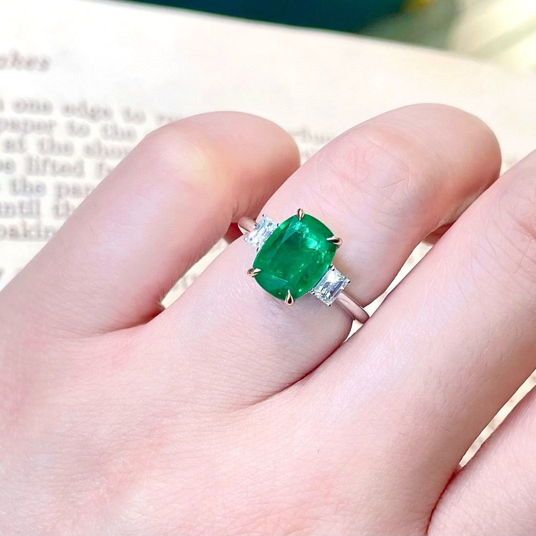 14k Gold 3.98 Ctw Vivid Green Natural Emerald & Diamond Ring - 2