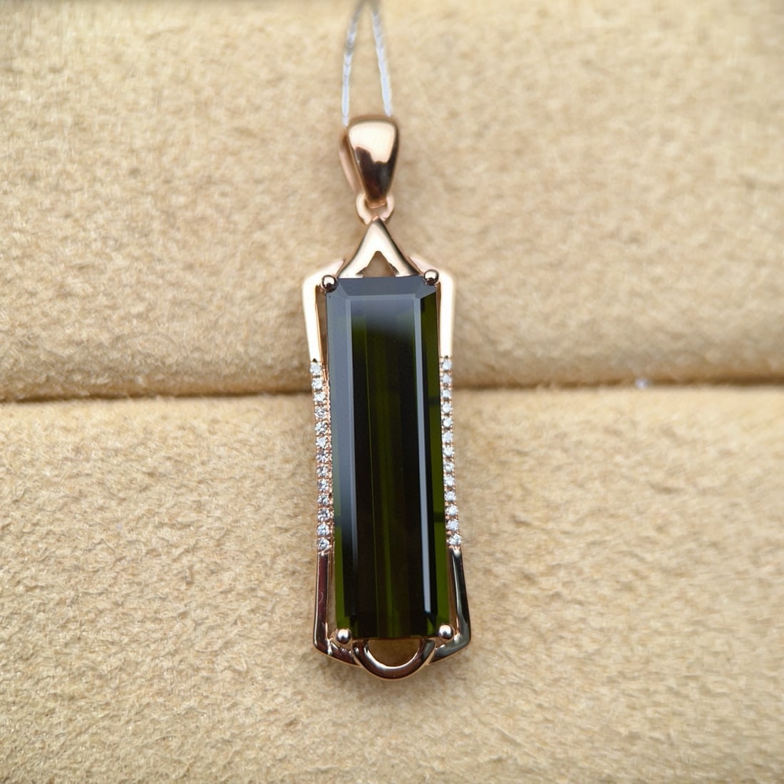 14k Gold 6.98 Ctw Natural Tourmaline & Diamond Pendant( Without Chain ): Ref:230944434 // gold content:14k gold // main gemstone:tourmaline // shape:octagonal // carat weight:6. 9ct // color:green // treatment:natural // // adjacent gemstone 2 : diamond // number of