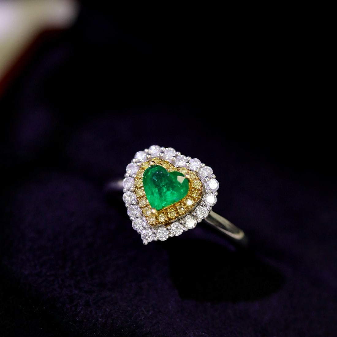 14k Gold 0.69 Ctw Vivid Green Natural Emerald & Diamond Ring - 2