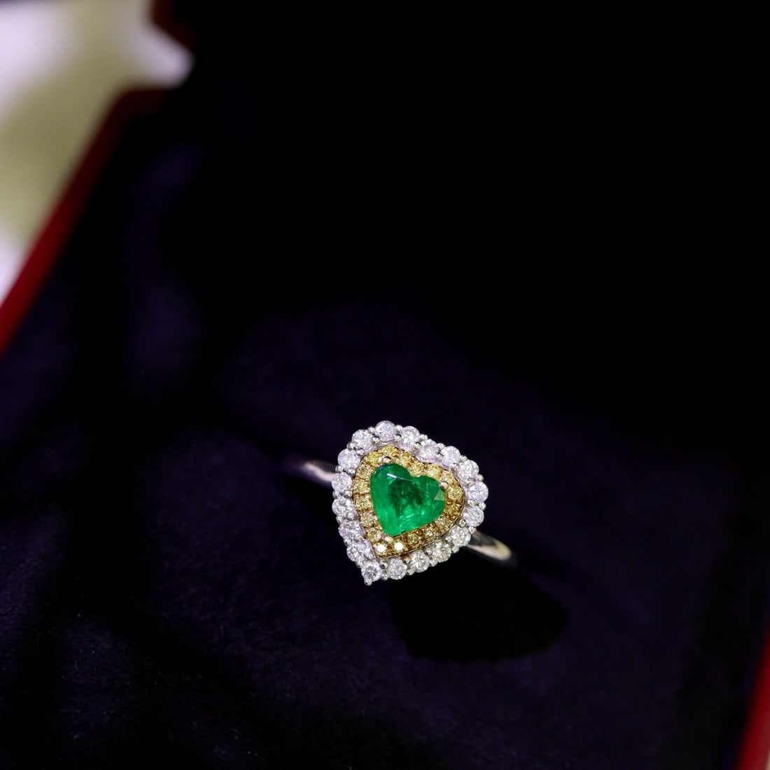 14k Gold 0.69 Ctw Vivid Green Natural Emerald & Diamond Ring - 5