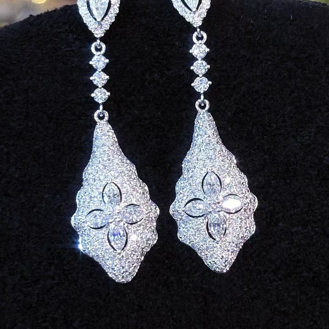 14k Gold 1.6 Ct Natural H Diamond Earrings: Ref:230945006 // gold content:14k gold // main gemstone:diamond // shape:multiply // carat weight:1. 6ct // clarity grade:vs-si // color:h // treatment:natural // High Estimate: 6300 Condition: New L