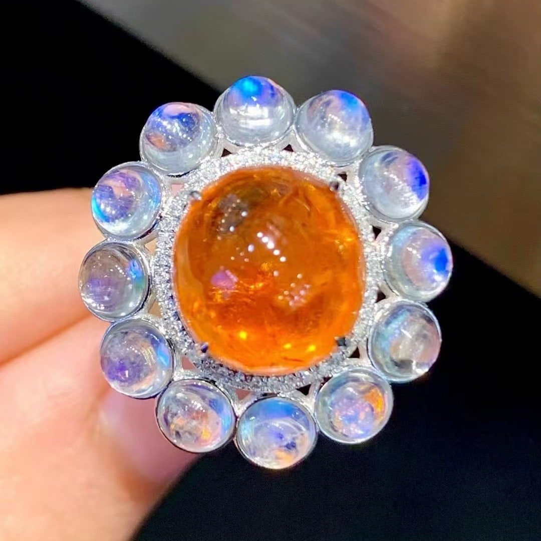 14k Gold 11.5 Ct Natural Spessartine & Diamond & Moonstone Ring: Ref:230945013 // gold content:14k gold // ring size:7. 25us // // main gemstone:spessartine // shape:oval // carat weight:11. 5ct // color:orange // treatment:natural // // adjacent gemstone 2 : diamo