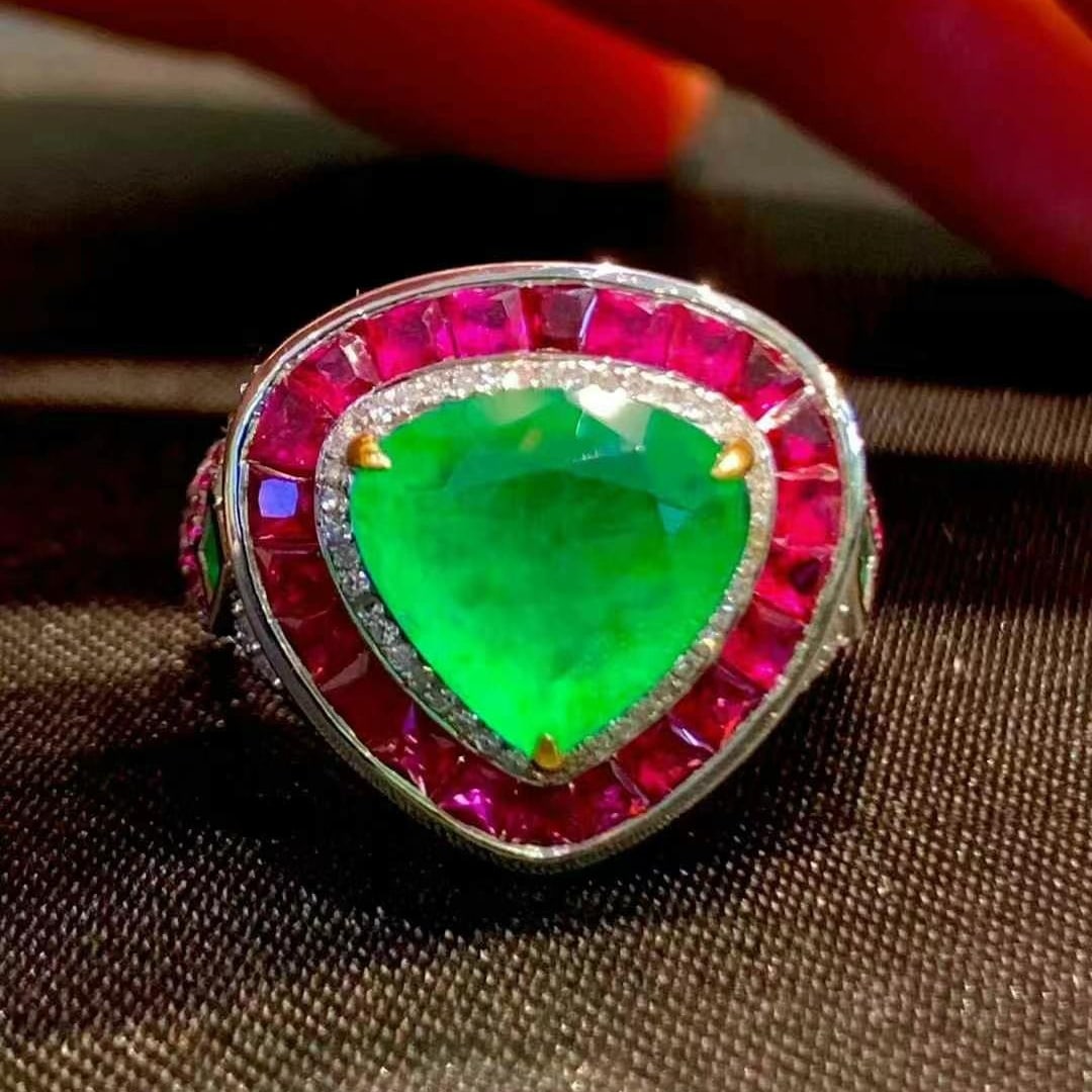14k Gold 3.3 Ct Vivid Green Natural Emerald & Diamond & Ruby Ring: Ref:230945025 // gold content:14k gold // ring size:7. 25us // // main gemstone:emerald // shape:pear // carat weight:3. 3ct // color:vivid green // treatment:natural // // adjacent gemstone 2 : diamo