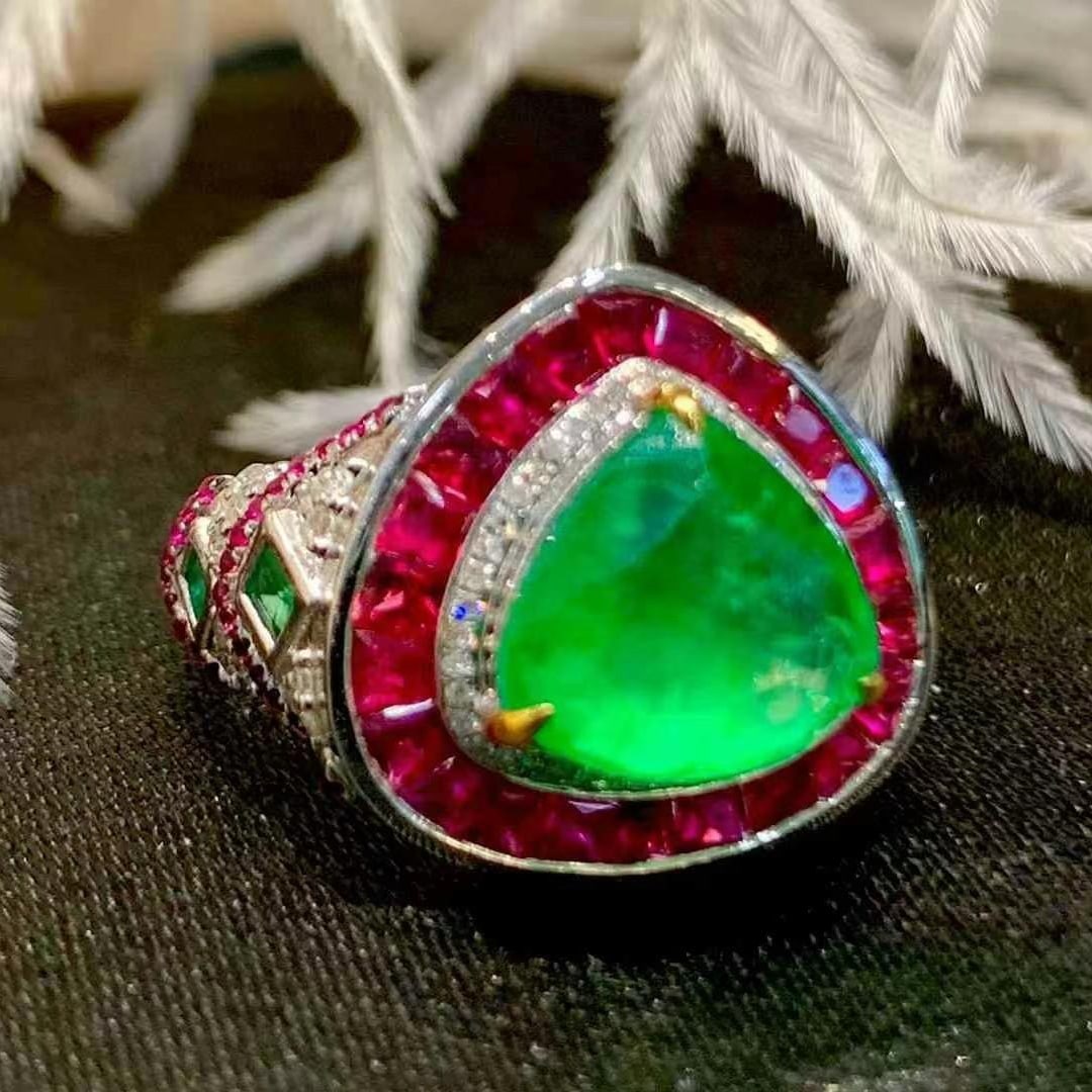 14k Gold 3.3 Ct Vivid Green Natural Emerald & Diamond & Ruby Ring - 2