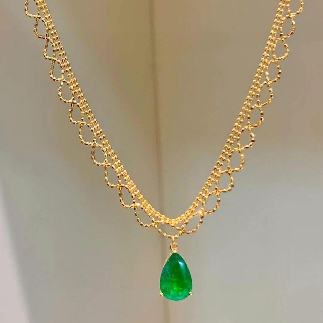14k Gold 1.85 Ct Vivid Green Natural Emerald Necklace: Ref:230945029 // gold content:14k gold // main gemstone:emerald // shape:pear // carat weight:1. 85ct // color:vivid green // treatment:natural // Low Estimate: 4800Condition: NewHigh Estimate: 7300