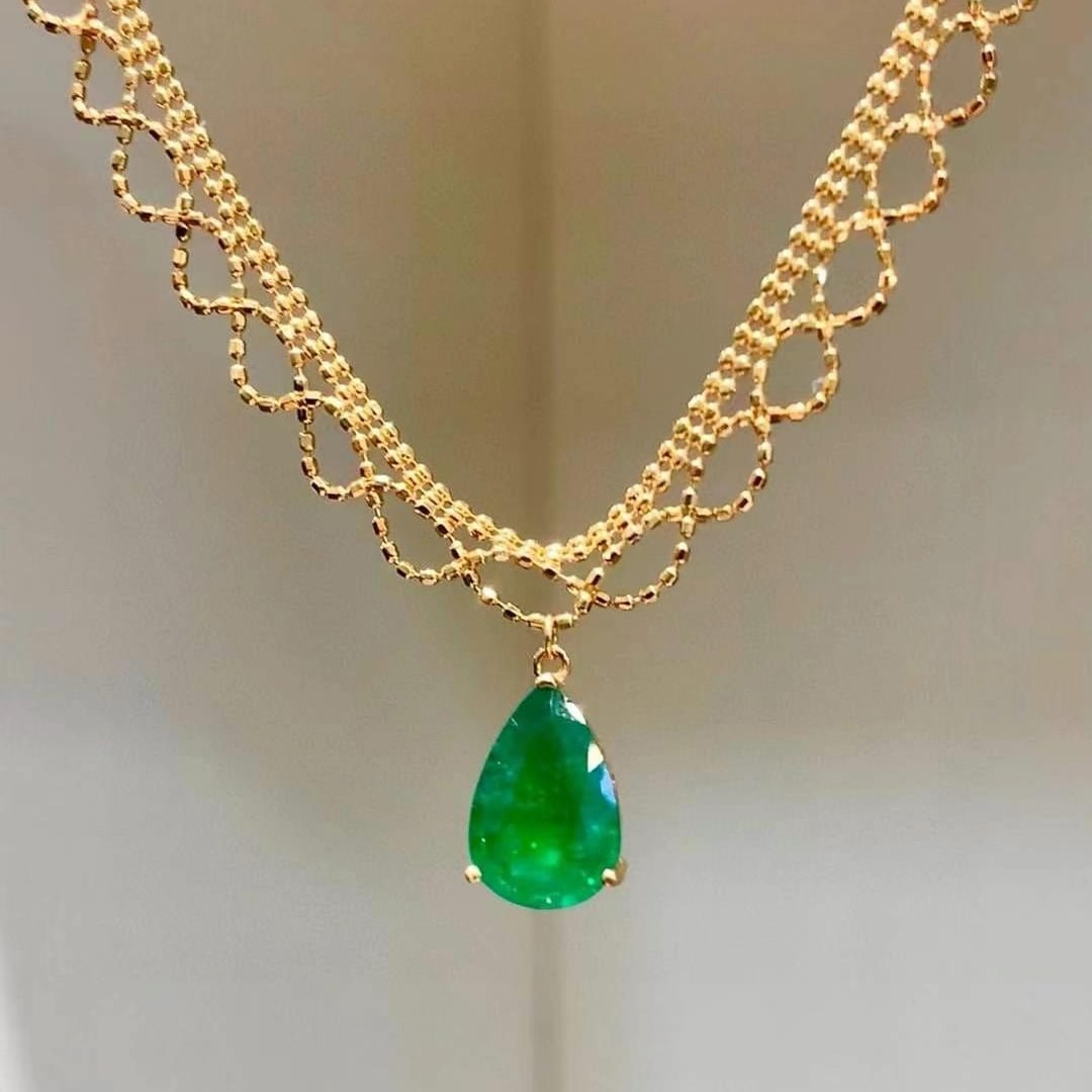 14k Gold 1.85 Ct Vivid Green Natural Emerald Necklace - 2