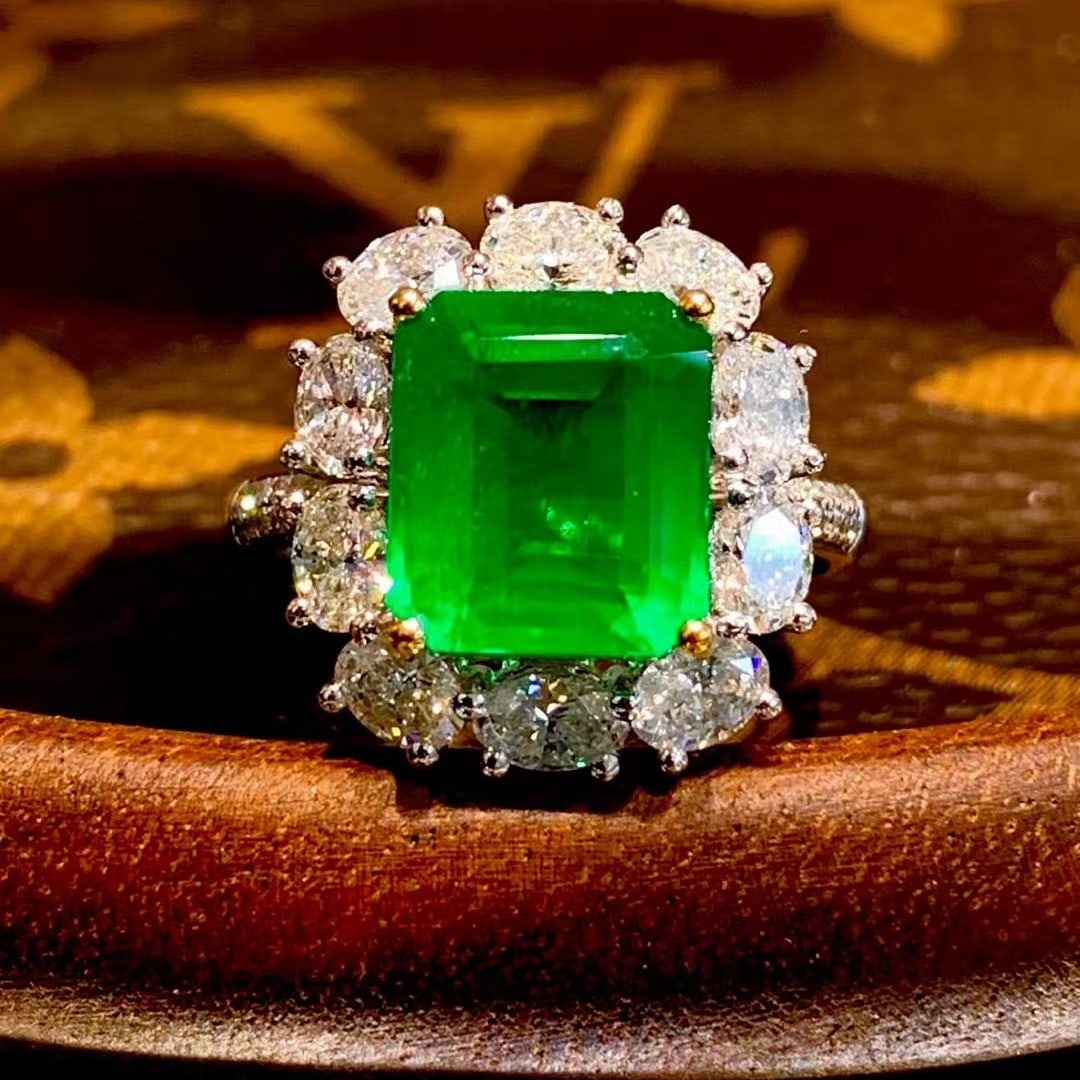14k Gold 3.42 Ct Vivid Green Natural Emerald & Diamond Ring - 3