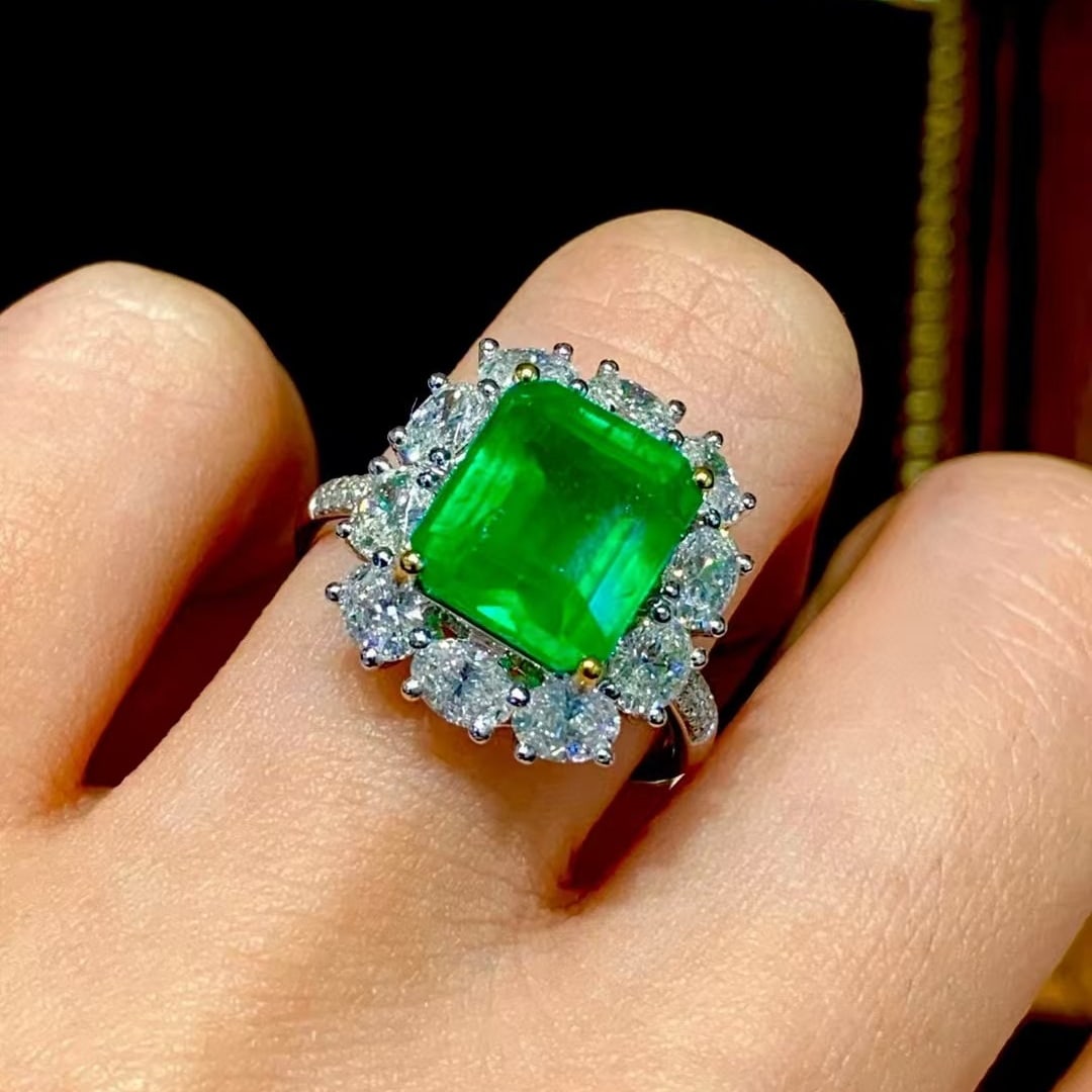 14k Gold 3.42 Ct Vivid Green Natural Emerald & Diamond Ring - 5