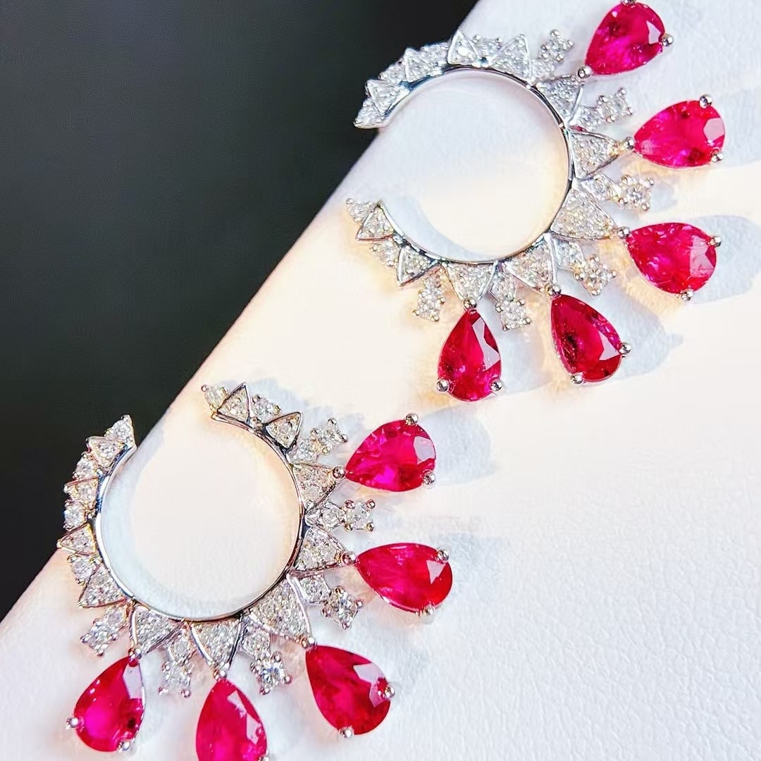 14k Gold 3 Ct Natural Tourmaline & Diamond Earrings: Ref:230945035 // gold content:14k gold // main gemstone:tourmaline // shape:pear // carat weight:3ct // color:red // treatment:natural // // adjacent gemstone 2 : diamond // shape:round // clarity