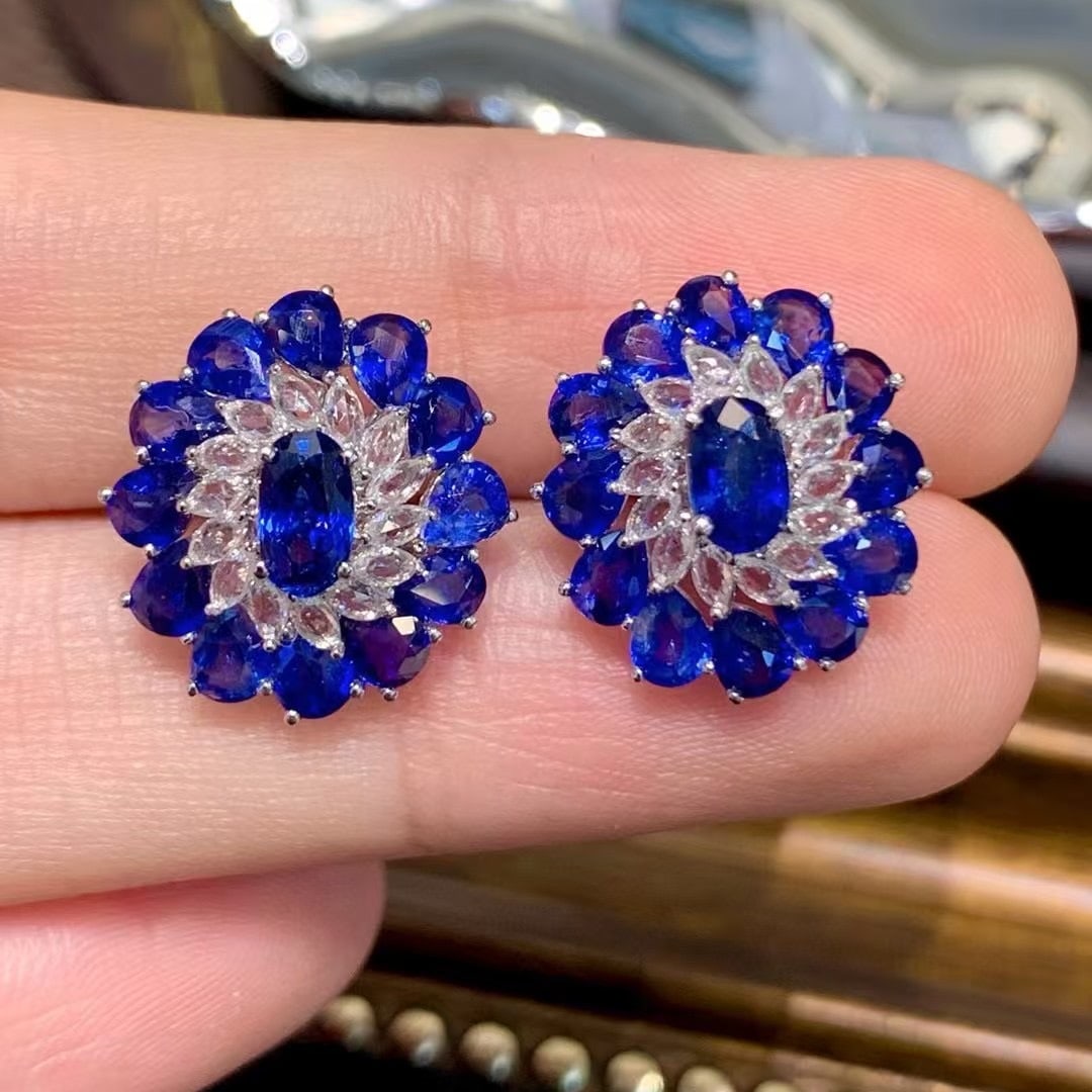 14k Gold 4.85 Ct Natural Sapphire & Sapphire Earrings: Ref:230945039 // gold content:14k gold // main gemstone:sapphire // shape:multiply // carat weight:4. 85ct // color:blue // treatment:natural // // adjacent gemstone 2 : sapphire // shape:marquise
