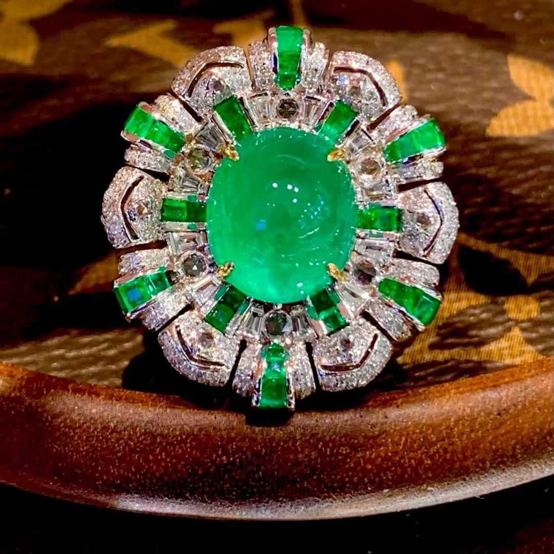 14k Gold 8.05 Ct Natural Emerald & Diamond Ring/pendant( Without Chain ): Ref:230945043 // gold content:14k gold // ring size:7. 25us // // main gemstone:emerald // shape:oval // carat weight:8. 05ct // color:green // treatment:natural // // adjacent gemstone 2 : diamond //