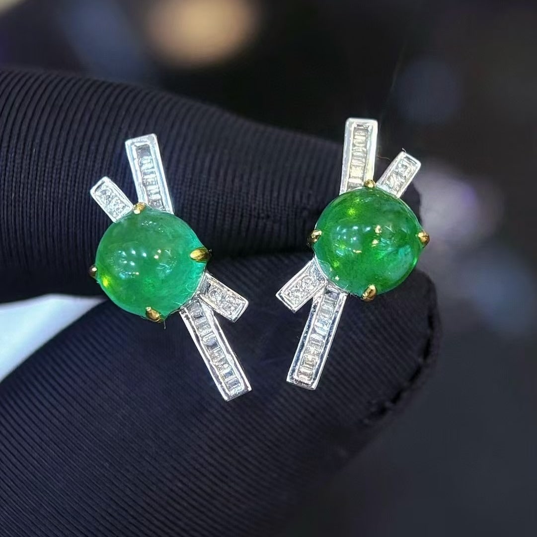 14k Gold 3.47 Ct Natural Emerald & Diamond Earrings: Ref:230945045 // gold content:14k gold // main gemstone:emerald // shape:round // carat weight:3. 47ct // color:green // treatment:natural // cut grade:g // // adjacent gemstone 2 : diamond //