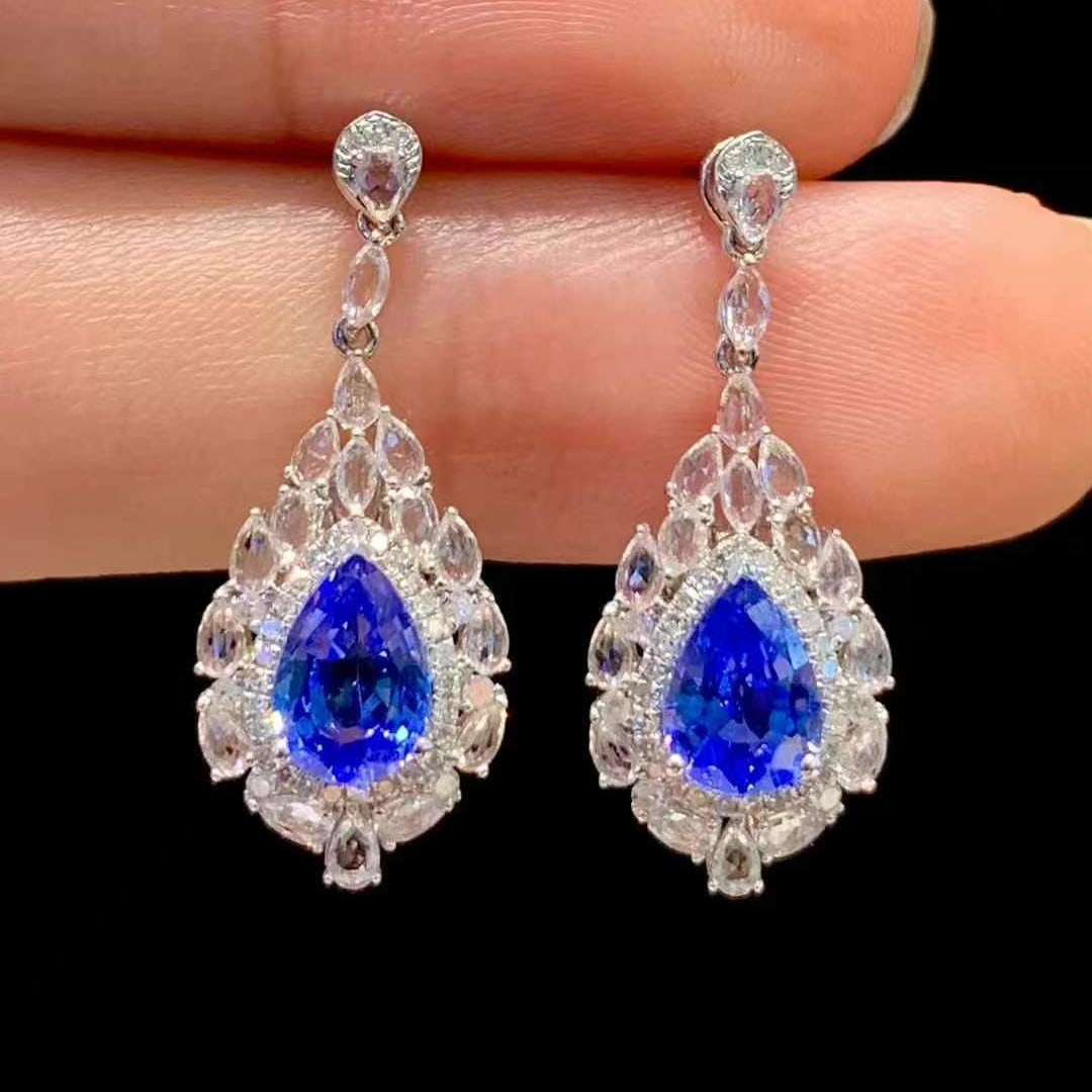 14k Gold 1.8 Ct Natural Sapphire & Sapphire & Diamond Earrings: Ref:230945049 // gold content:14k gold // main gemstone:sapphire // shape:pear // carat weight:1. 8ct // color:blue // treatment:natural // // adjacent gemstone 2 : sapphire // shape:multiply //