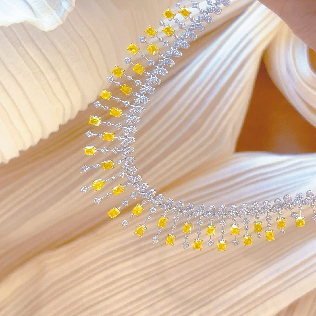 14k Gold 9.16 Ct Natural Yellow Diamond & Diamond Necklace - 3