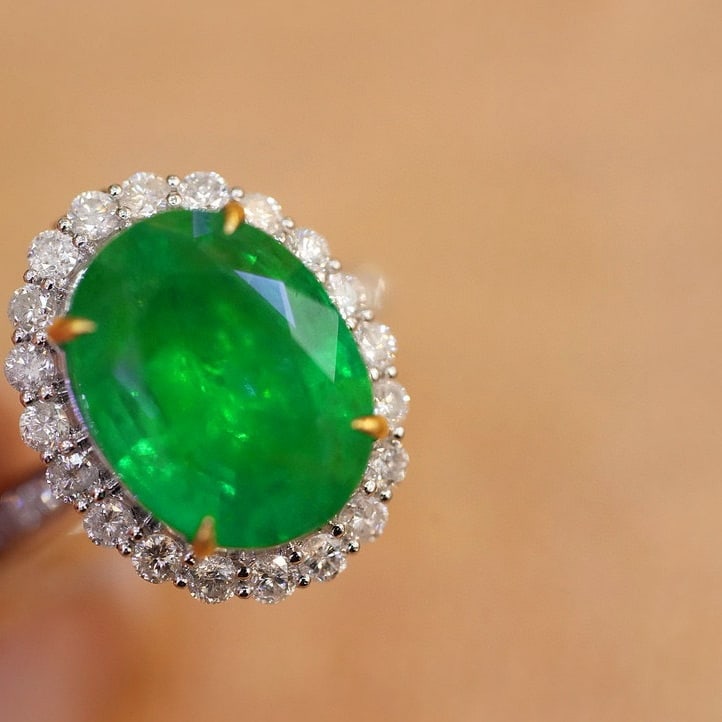 14k Gold 6.38 Ct Natural Emerald & Diamond Ring - 4
