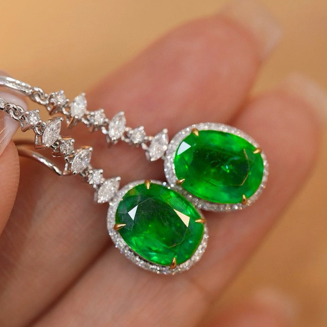 14k Gold 5.65 Ct Natural Emerald & Diamond Earrings - 3