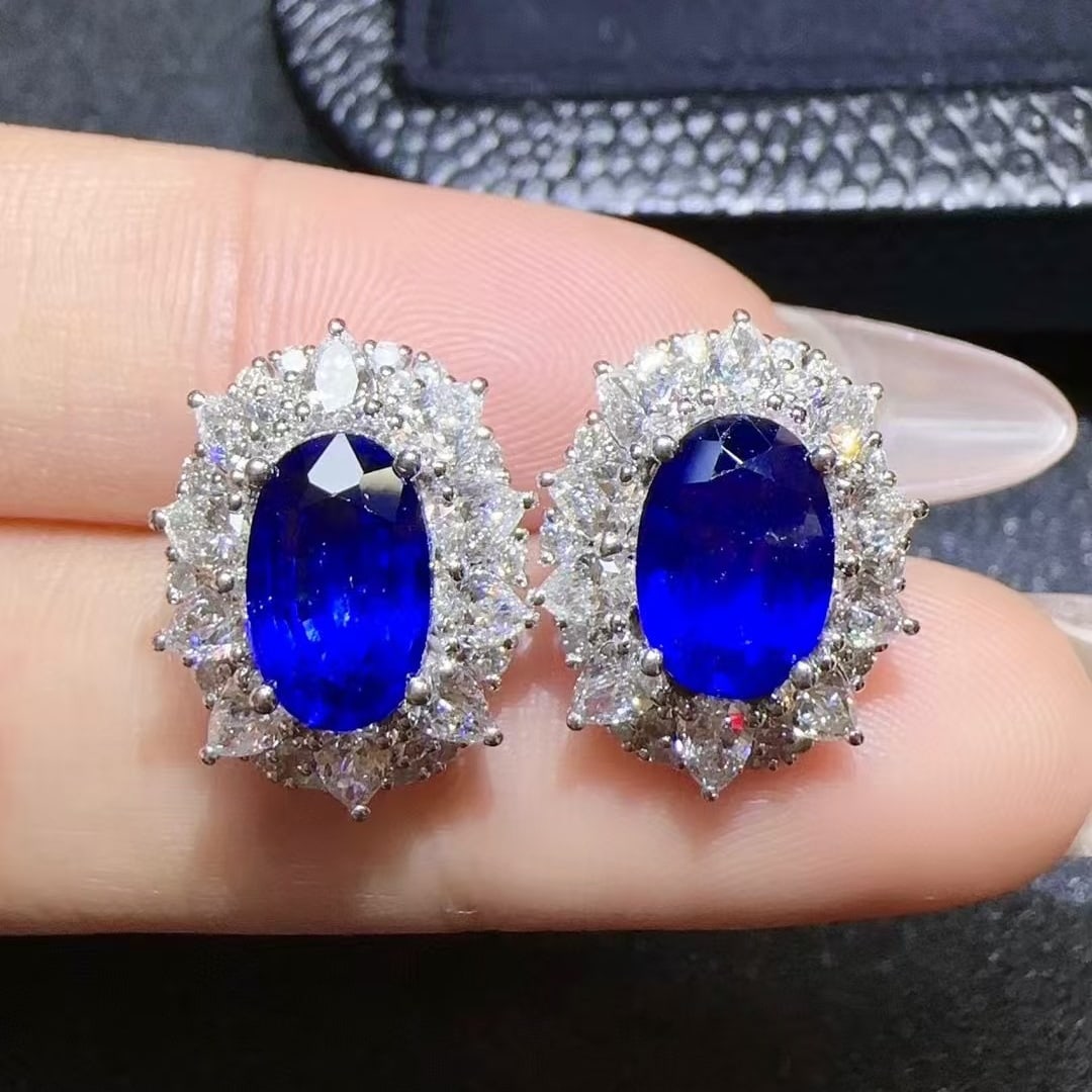 14k Gold 5.66 Ctw Vivid Blue Natural Sapphire & Diamond Earrings: Ref:230945086 // gold content:14k gold // main gemstone:sapphire // shape:oval // carat weight:3. 75ct // color:vivid blue // treatment:natural // // adjacent gemstone 2 : diamond // shape:multiply //