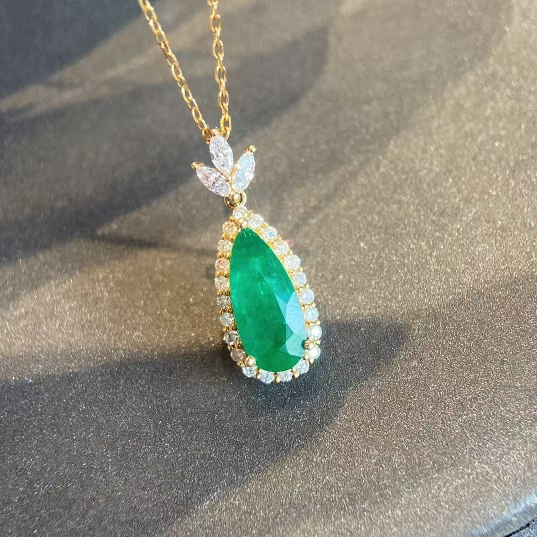 14k Gold 1.68 Ctw Natural Emerald & Diamond Necklace (1 of 7)