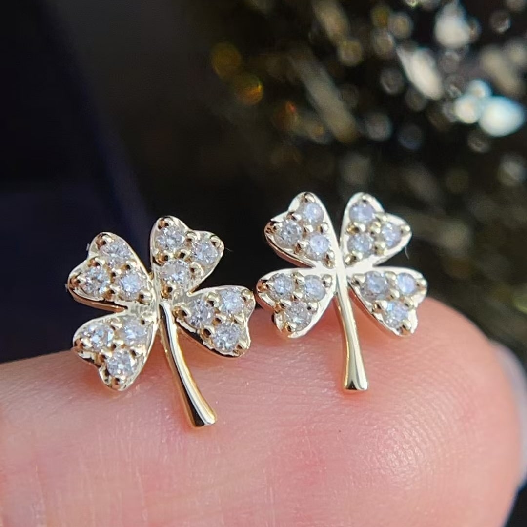 14k Gold 0.16 Ct Natural H Diamond Earrings: Ref:230945100 // gold content:14k gold // main gemstone:diamond // shape:round // carat weight:0. 16ct // clarity grade:vs-si // color:h // treatment:natural // cut grade:g // Condition: New Low Esti