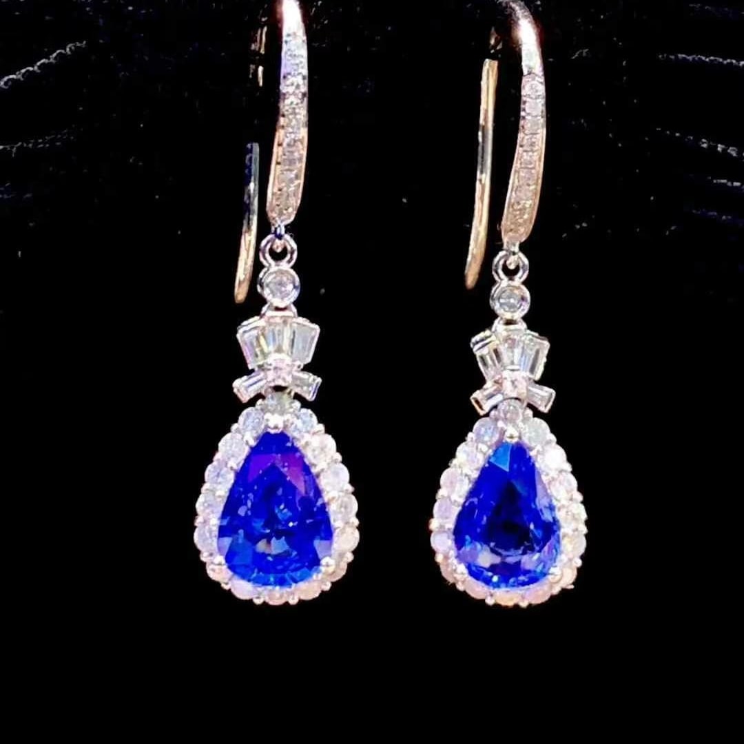 14k Gold 1.5 Ct Natural Sapphire & Diamond Earrings: Ref:230945101 // gold content:14k gold // main gemstone:sapphire // shape:pear // carat weight:1. 5ct // color:blue // treatment:natural // // adjacent gemstone 2 : diamond // shape:multiply // clarit