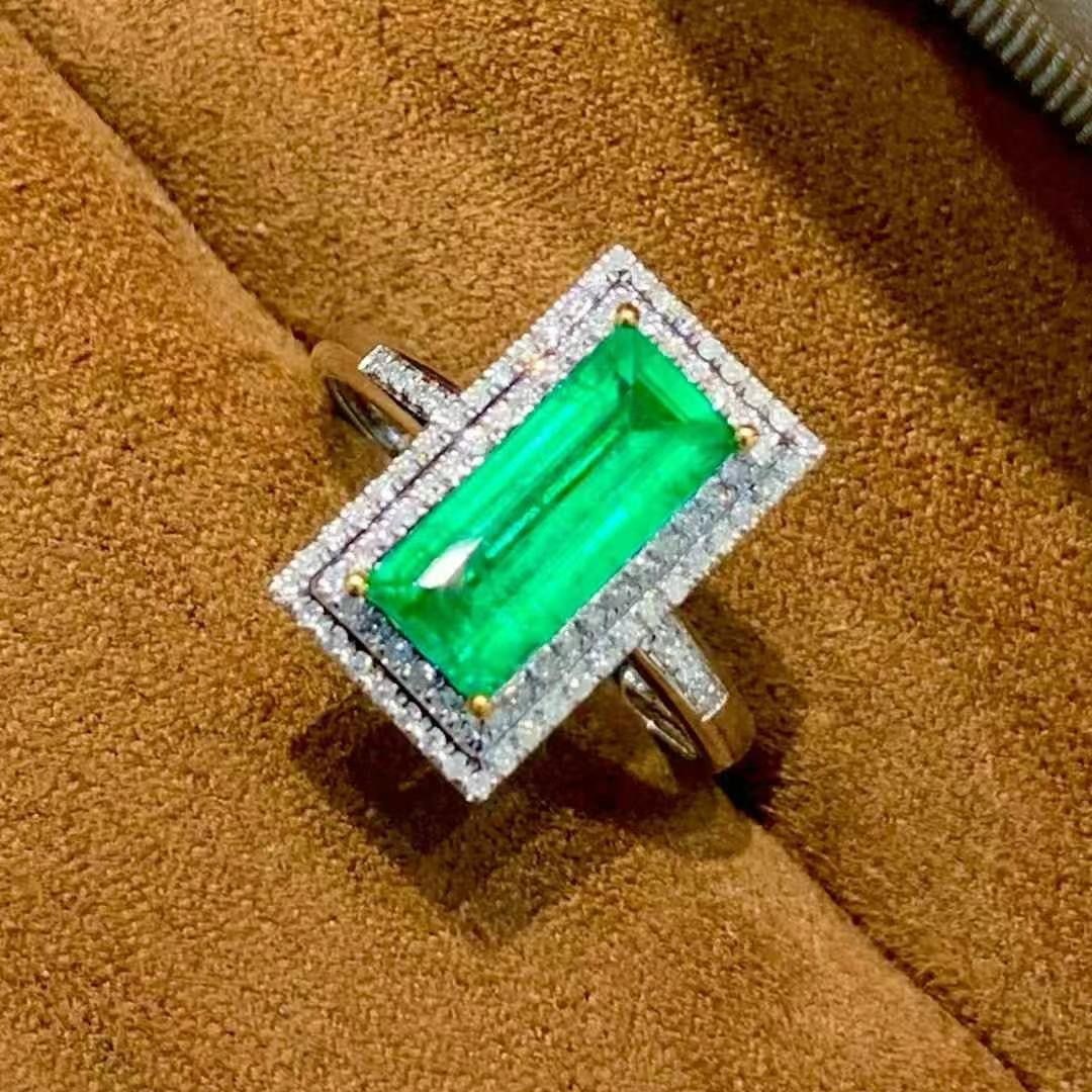 14k Gold 1.65 Ct Natural Emerald & Diamond Ring - 3