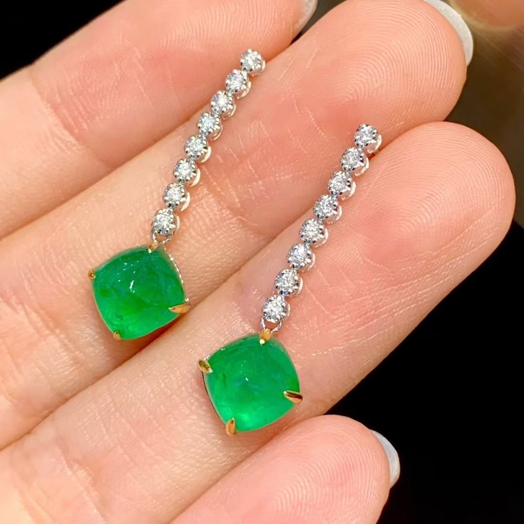 14k Gold 4.1 Ct Natural Emerald & Diamond Earrings: Ref:230945108 // gold content:14k gold // main gemstone:emerald // shape:suger-loaf // carat weight:4. 1ct // color:green // treatment:natural // // adjacent gemstone 2 : diamond // shape:round // cla