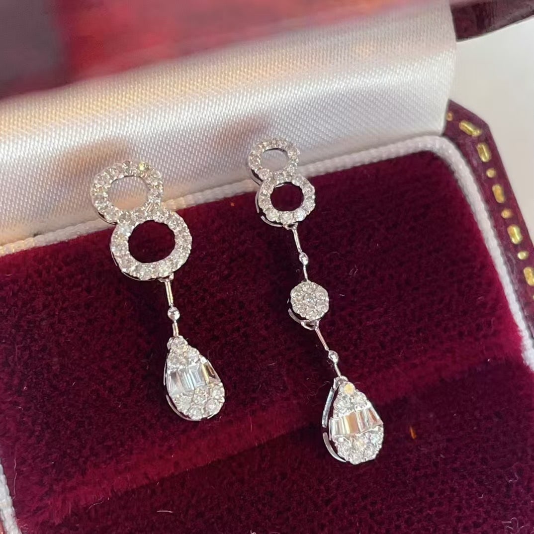 14k Gold 0.36 Ct Natural H Diamond Earrings: Ref:230945112 // gold content:14k gold // main gemstone:diamond // shape:multiply // carat weight:0. 36ct // clarity grade:vs-si // color:h // treatment:natural // Low Estimate: 1500 Condition: New H