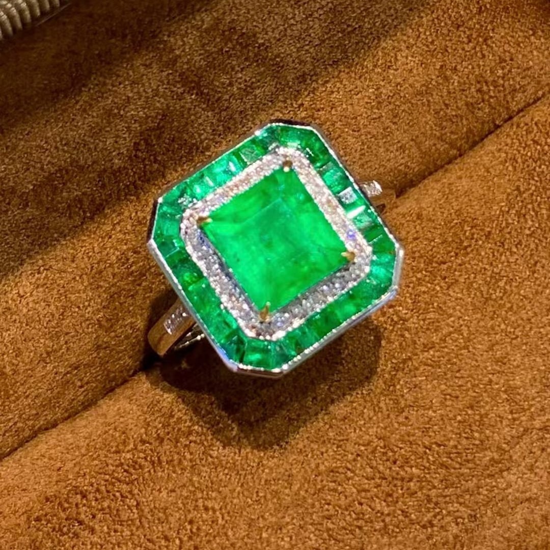 14k Gold 3 Ct Natural Emerald & Diamond Ring: Ref:230945113 // gold content:14k gold // ring size:7. 25us // // main gemstone:emerald // shape:octagonal // carat weight:3ct // color:green // treatment:natural // // adjacent gemstone 2 : diamond /