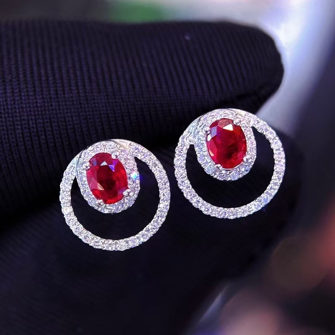 14k Gold 0.5 Ct Natural Ruby & Diamond Earrings: Ref:230945122 // gold content:14k gold // main gemstone:ruby // shape:oval // carat weight:0. 5ct // color:red // treatment:natural // // adjacent gemstone 2 : diamond // shape:round // clarity grade: