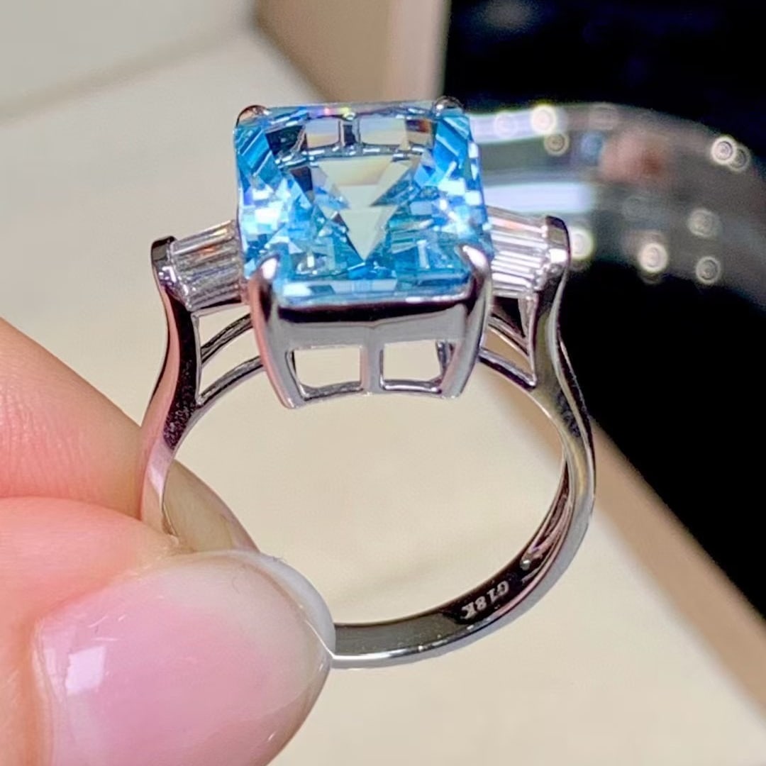 14k Gold 5.6 Ct Natural Aquamarine & Diamond Ring - 2