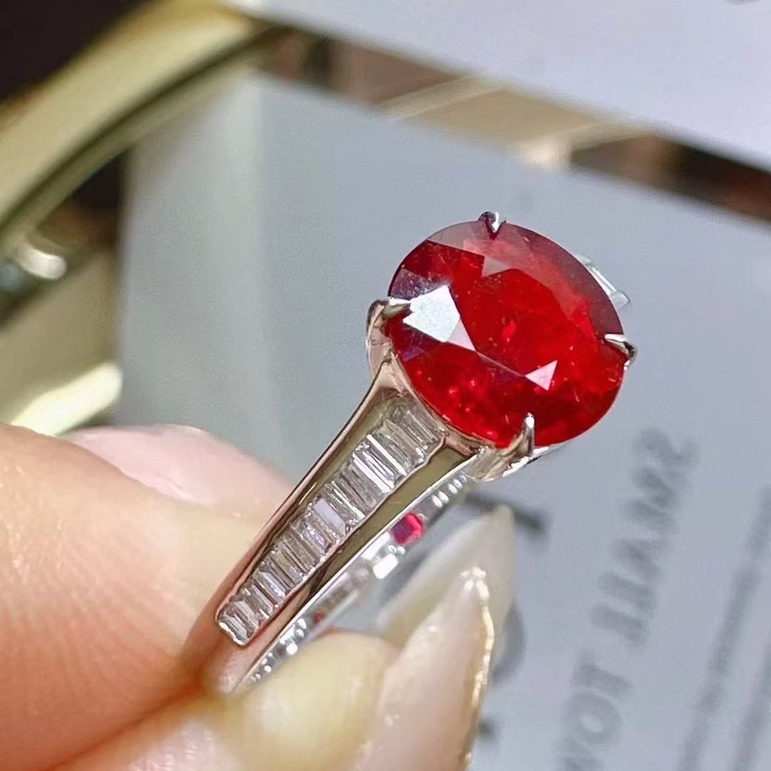 14k Gold 1.02 Ct Natural Ruby & Diamond Ring: Ref:230945128 // gold content:14k gold // ring size:7. 25us // // main gemstone:ruby // shape:oval // carat weight:1. 02ct // color:pigeonblood red // treatment:natural // // adjacent gemstone 2 : dia