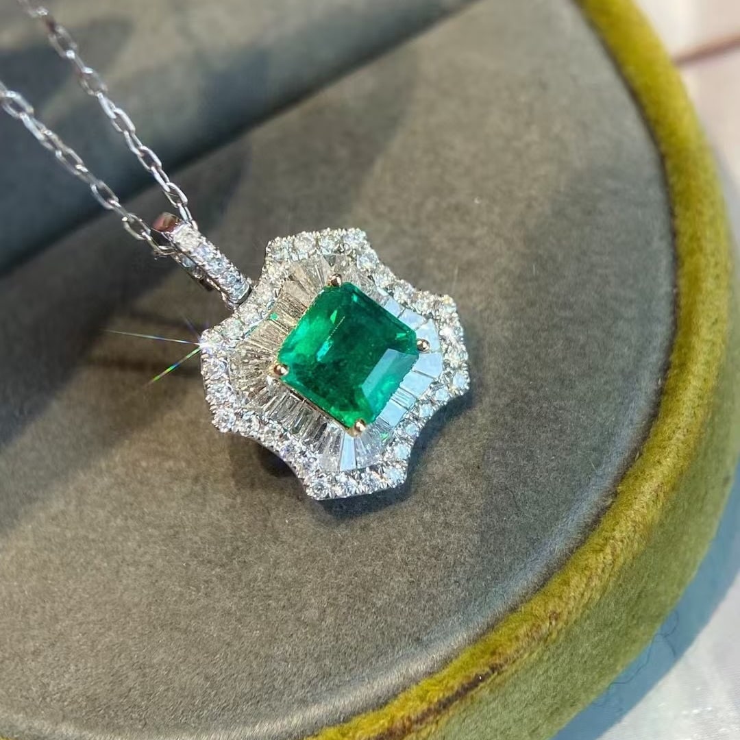 14k Gold 1.23 Ctw Natural Emerald & Diamond Pendant( Without Chain ) - 4