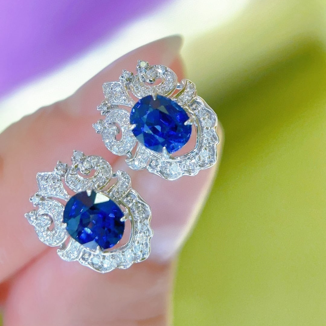 14k Gold 1.2 Ct Natural Sapphire & Diamond Earrings: Ref:230945165 // gold content:14k gold // main gemstone:sapphire // shape:oval // carat weight:1. 2ct // color:blue // treatment:natural // // adjacent gemstone 2 : diamond // shape:round //