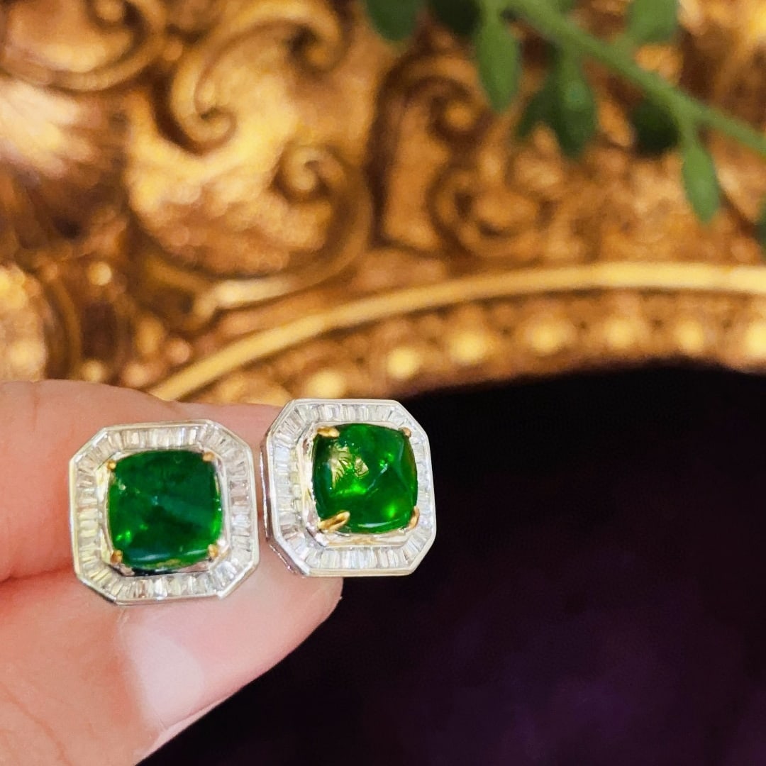 14k Gold 2.7 Ct Natural Emerald & Diamond Earrings: Ref:230945167 // gold content:14k gold // main gemstone:emerald // shape:suger-loaf // carat weight:2. 7ct // color:green // treatment:natural // // adjacent gemstone 2 : diamond // shape:baguette