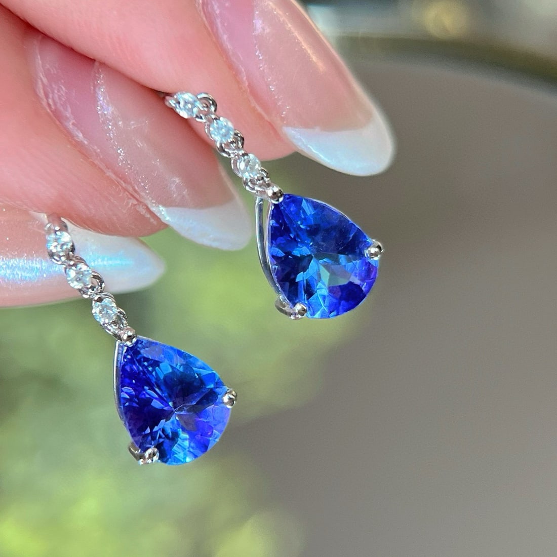 14k Gold 2 Ct Natural Tanzanite & Diamond Earrings - 2
