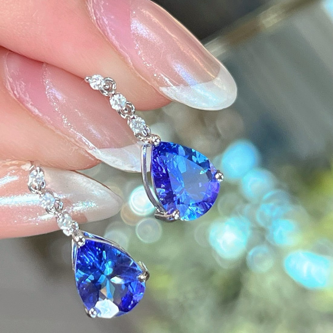 14k Gold 2 Ct Natural Tanzanite & Diamond Earrings - 4