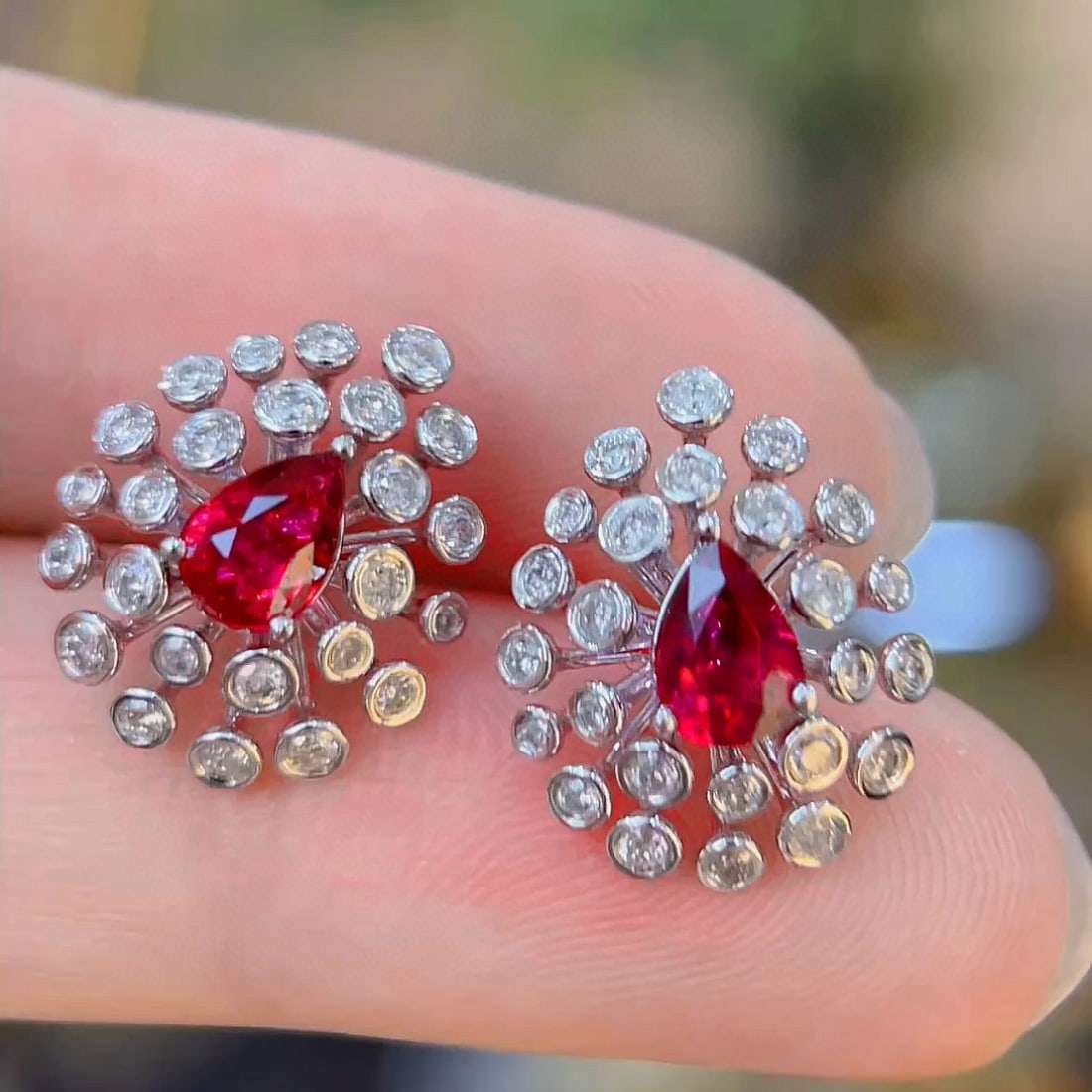 14k Gold 1.08 Ct Natural Ruby & Diamond Earrings: Ref:230945175 // gold content:14k gold // main gemstone:ruby // shape:pear // carat weight:1. 08ct // color:red // treatment:natural // // adjacent gemstone 2 : diamond // shape:round // clarity grade