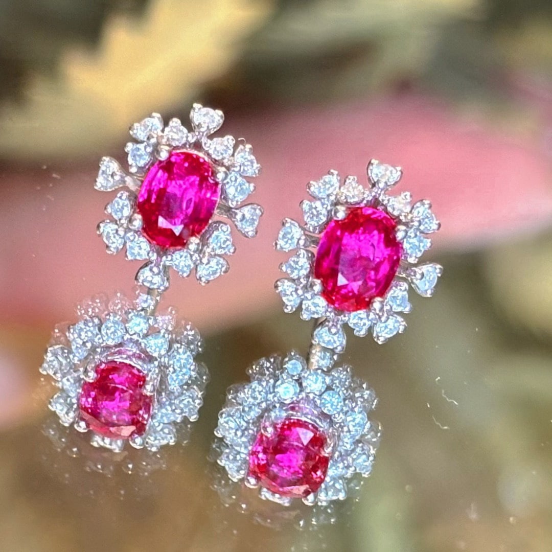 14k Gold 0.6 Ct Natural Ruby & Diamond Earrings: Ref:230945176 // gold content:14k gold // main gemstone:ruby // shape:oval // carat weight:0. 6ct // color:red // treatment:natural // // adjacent gemstone 2 : diamond // shape:round // clarity