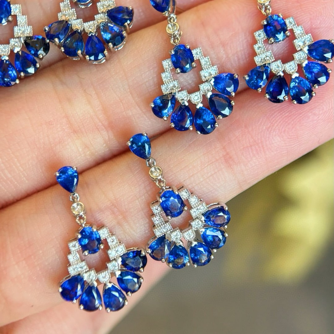 14k Gold 3 Ct Natural Sapphire & Diamond Earrings: Ref:230945178 // gold content:14k gold // main gemstone:sapphire // shape:multiply // carat weight:3ct // color:blue // treatment:natural // // adjacent gemstone 2 : diamond // shape:round // clarity