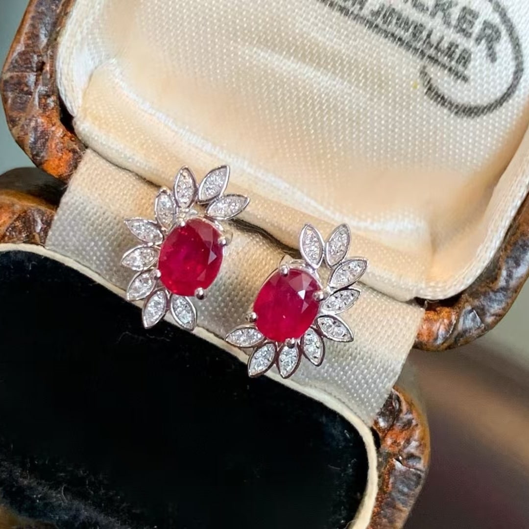 14k Gold 1.01 Ctw Natural Ruby & Diamond Earrings: Ref:230945191 // gold content:14k gold // main gemstone:ruby // shape:oval // carat weight:0. 9ct // color:red // treatment:natural // // adjacent gemstone 2 : diamond // shape:round // carat