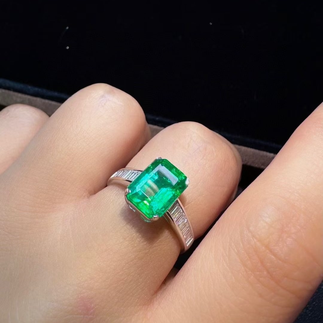 14k Gold 2.70 Ctw Natural Emerald & Diamond Ring - 4